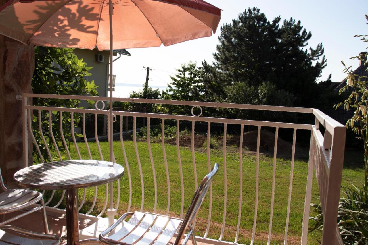 Gyoengyoem Apartman Balatonalmadi Exterior photo