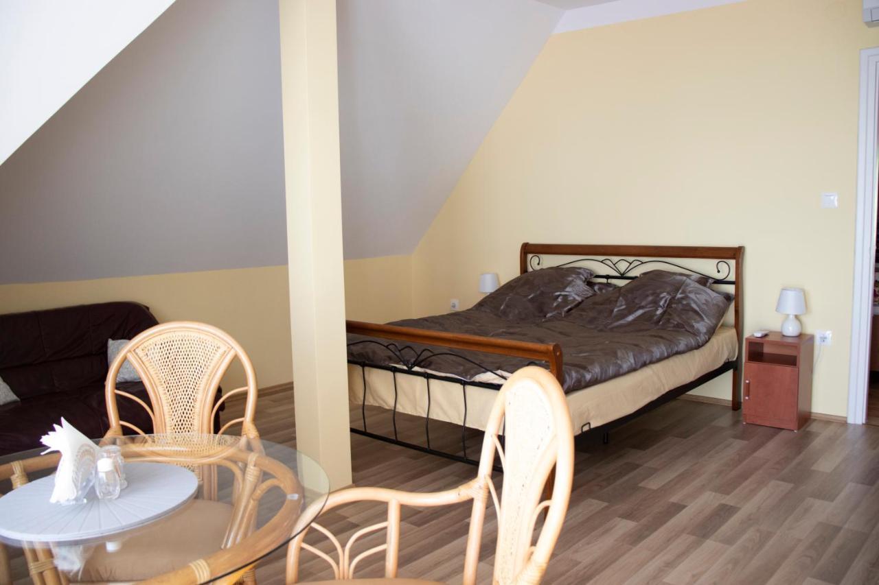 Gyoengyoem Apartman Balatonalmadi Exterior photo