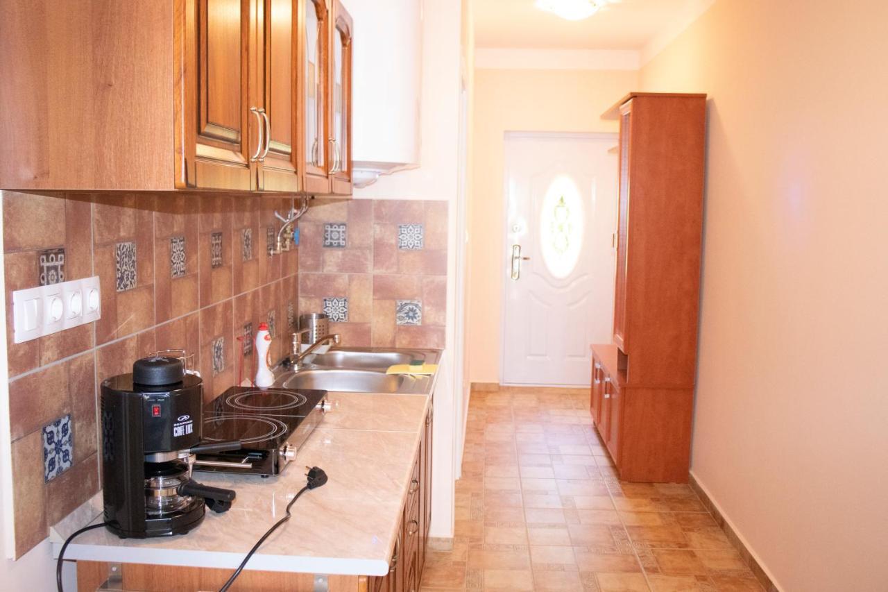 Gyoengyoem Apartman Balatonalmadi Exterior photo