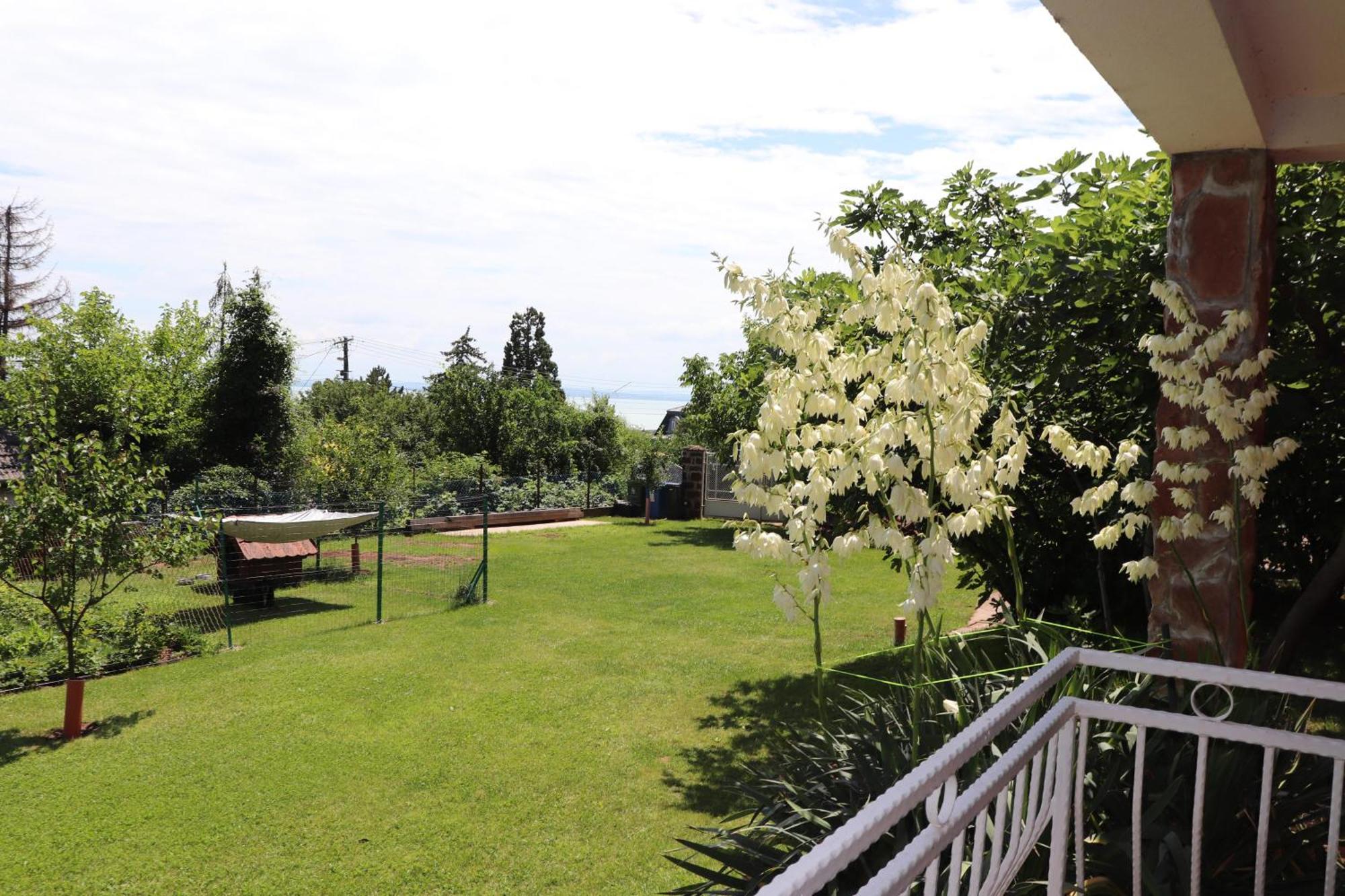 Gyoengyoem Apartman Balatonalmadi Exterior photo