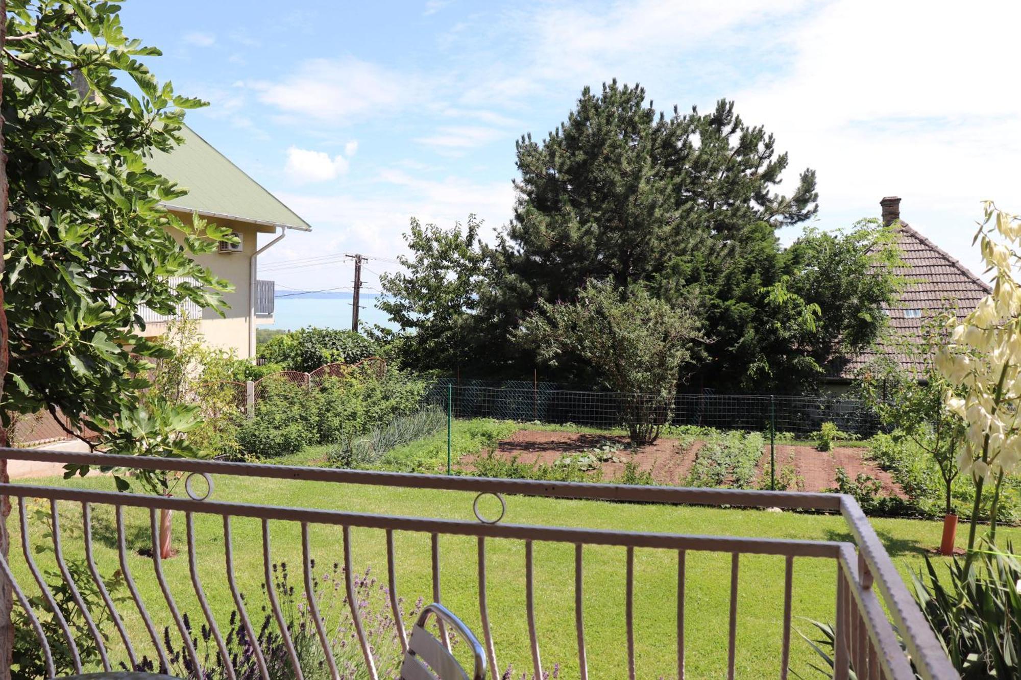 Gyoengyoem Apartman Balatonalmadi Exterior photo
